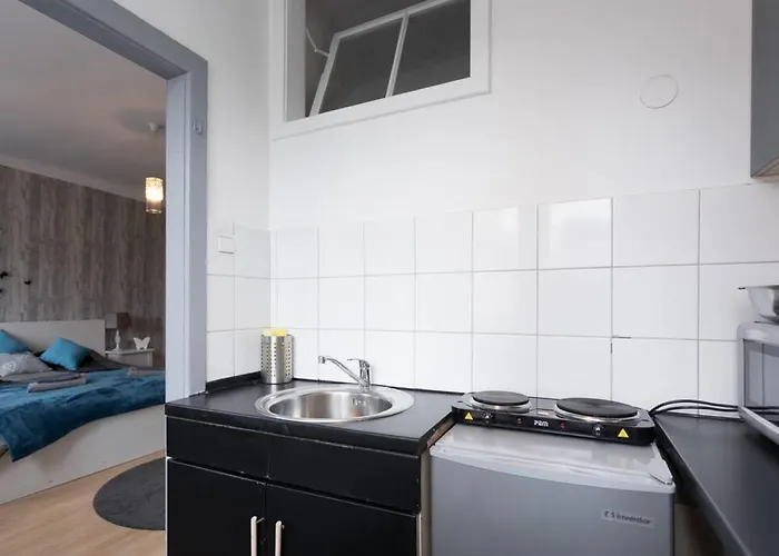 Apartment Cute Red Star Center