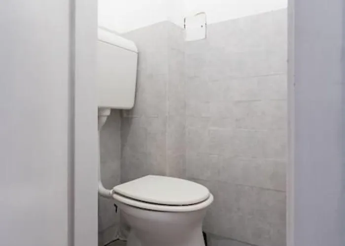 Cute Red Star Center Apartment *