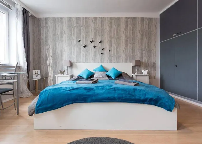 Cute Red Star Center Apartment *